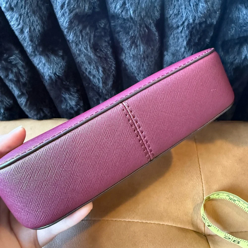 Michael Kors pouchette with Gold Chain - Picture 3 of 8